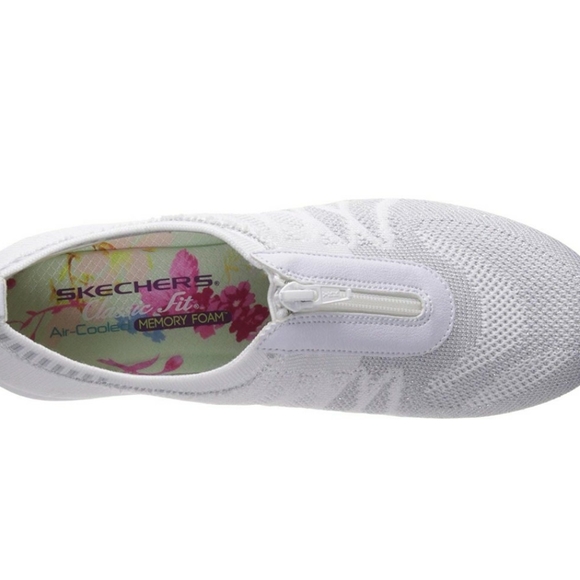 Skechers Shoes - Skechers Sneakers w/Memory foam